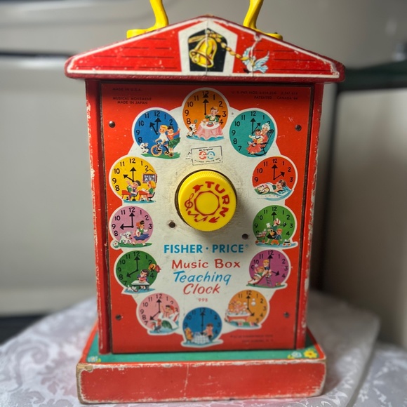 Vintage Fisher-Price schoolhouse clock, 1968 musical wind up child’s learning - Picture 4 of 5